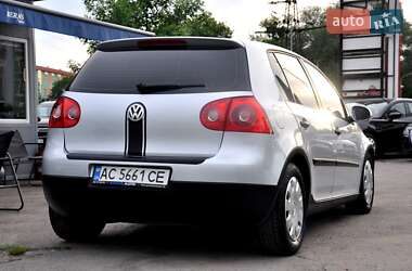 Хетчбек Volkswagen Golf 2005 в 