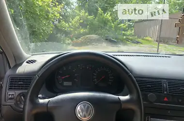Volkswagen Golf 2004