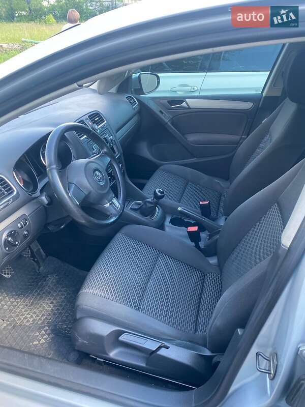Хетчбек Volkswagen Golf 2009 в Києві