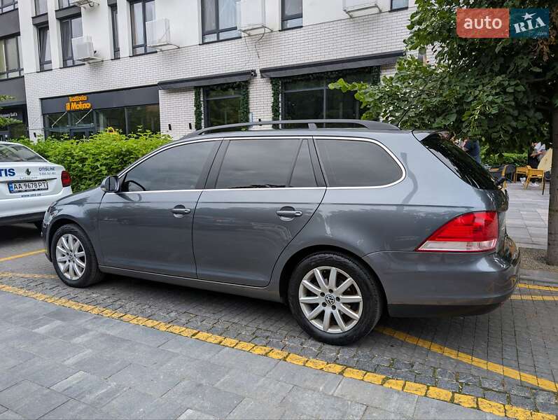 Універсал Volkswagen Golf 2009 в Києві