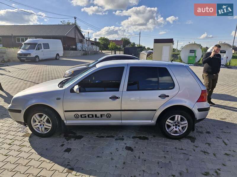 Универсал Volkswagen Golf 2001 в Черновцах