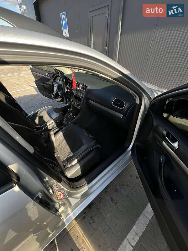 Універсал Volkswagen Golf 2010 в Львові