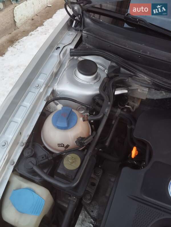 Хэтчбек Volkswagen Golf 2002 в Хмельницком