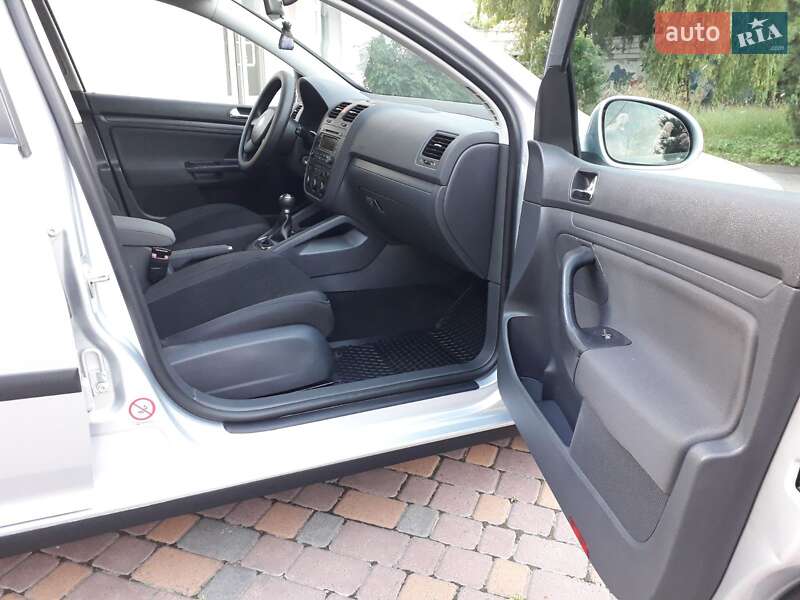 Хэтчбек Volkswagen Golf 2005 в Черкассах