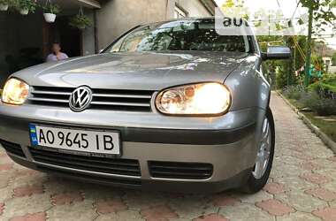 Хетчбек Volkswagen Golf 2002 в Мукачевому