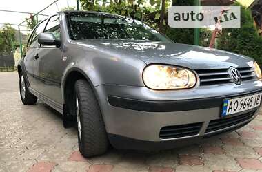 Хетчбек Volkswagen Golf 2002 в Мукачевому