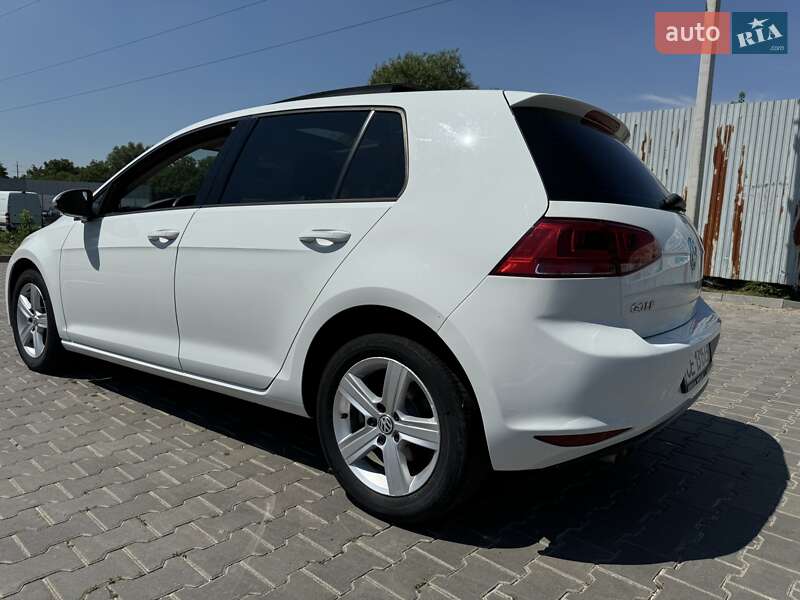 Хэтчбек Volkswagen Golf 2016 в Черновцах