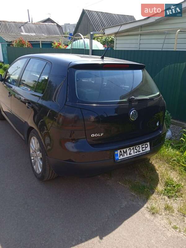 Хэтчбек Volkswagen Golf 2007 в Коростене