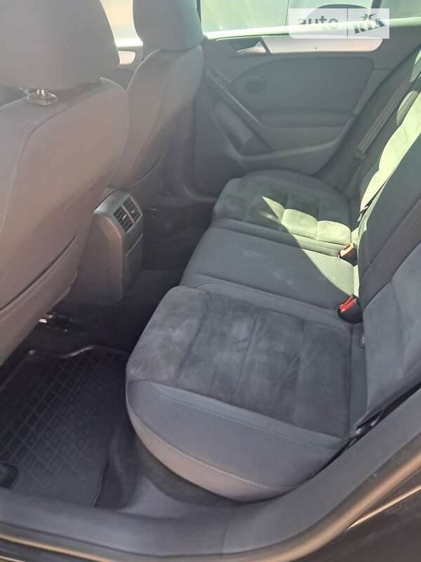 Хэтчбек Volkswagen Golf 2010 в Тернополе