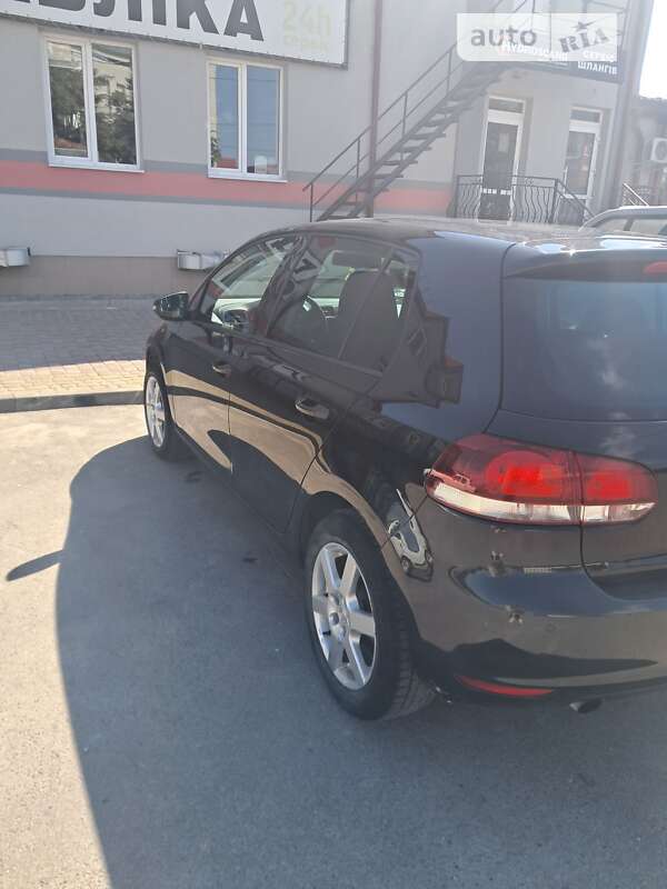 Хэтчбек Volkswagen Golf 2010 в Тернополе