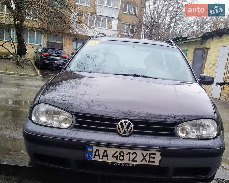 Универсал Volkswagen Golf 2002 в Киеве