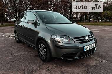 Хэтчбек Volkswagen Golf 2005 в Житомире