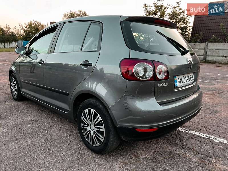 Хэтчбек Volkswagen Golf 2005 в Житомире