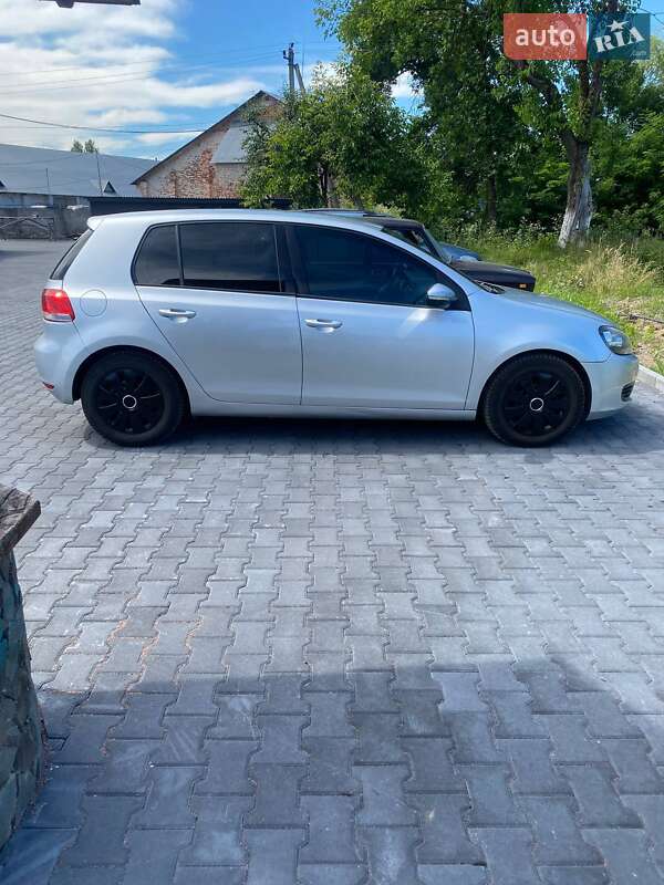 Хетчбек Volkswagen Golf 2009 в 