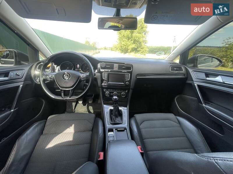 Универсал Volkswagen Golf 2015 в Песчанке