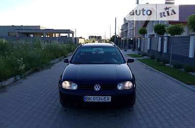 Універсал Volkswagen Golf 2002 в Рівному