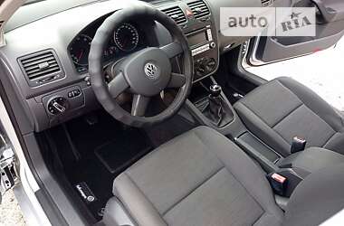 Хетчбек Volkswagen Golf 2004 в Дніпрі