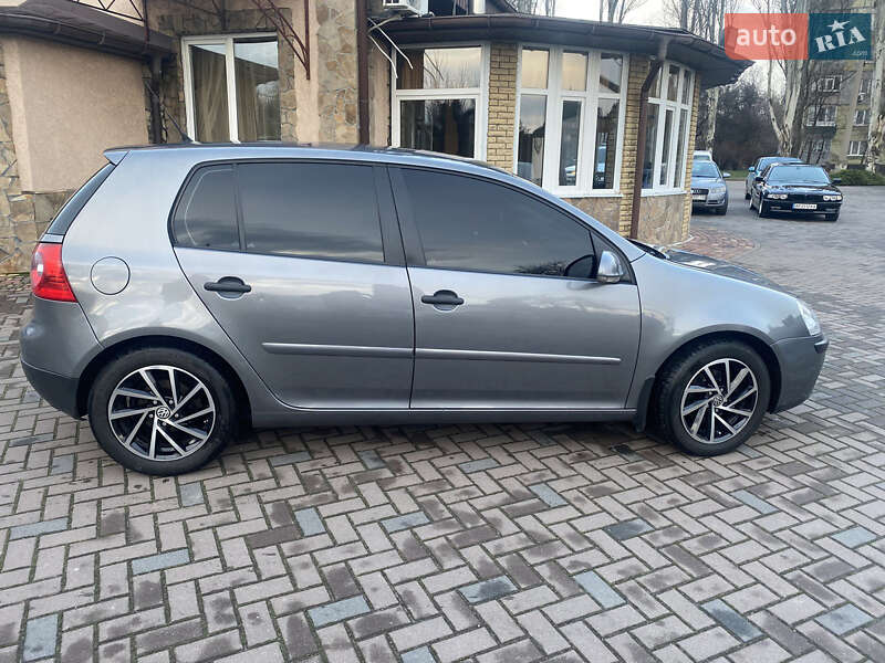 Хетчбек Volkswagen Golf 2006 в Запоріжжі
