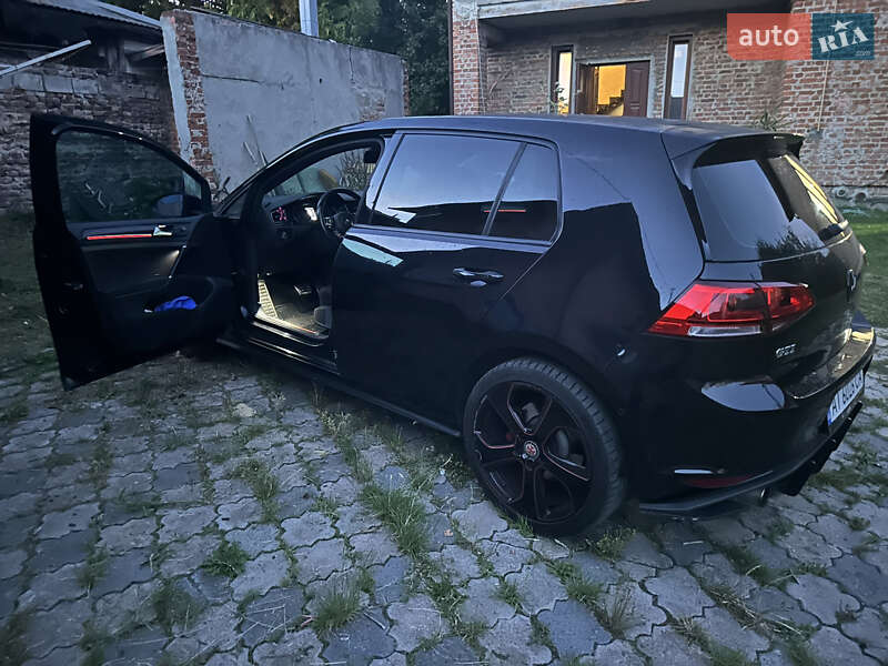 Хэтчбек Volkswagen Golf 2013 в Львове