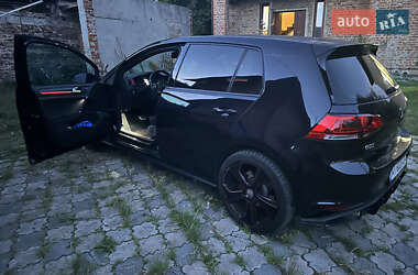 Хетчбек Volkswagen Golf 2013 в 