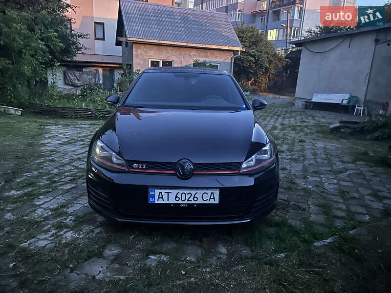 Хэтчбек Volkswagen Golf 2013 в Львове
