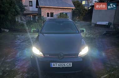 Хетчбек Volkswagen Golf 2013 в 