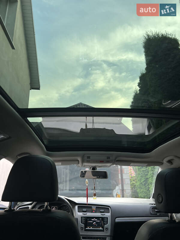 Універсал Volkswagen Golf 2015 в Рівному