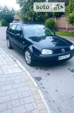 Універсал Volkswagen Golf 2001 в Луцьку