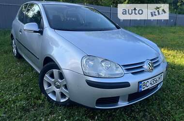 Хэтчбек Volkswagen Golf 2005 в Стебнику