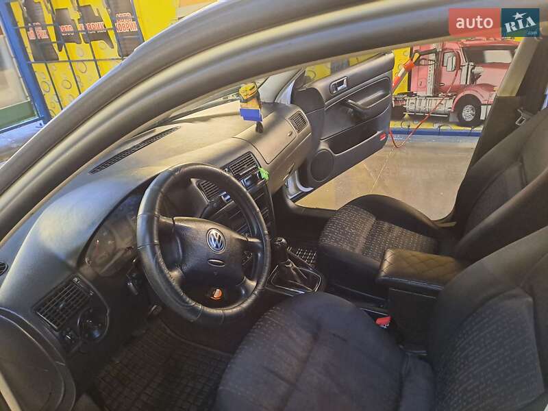 Хэтчбек Volkswagen Golf 2002 в Долине