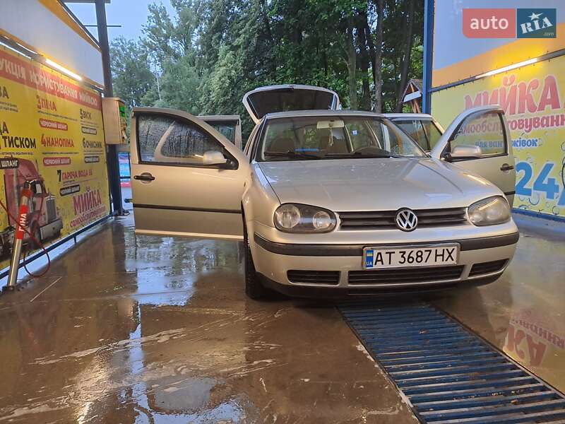 Хэтчбек Volkswagen Golf 2002 в Долине