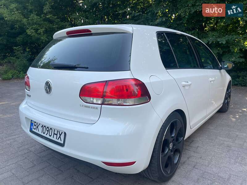 Хетчбек Volkswagen Golf 2009 в Рівному