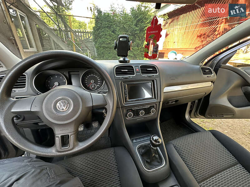 Хетчбек Volkswagen Golf 2011 в Сторожинці