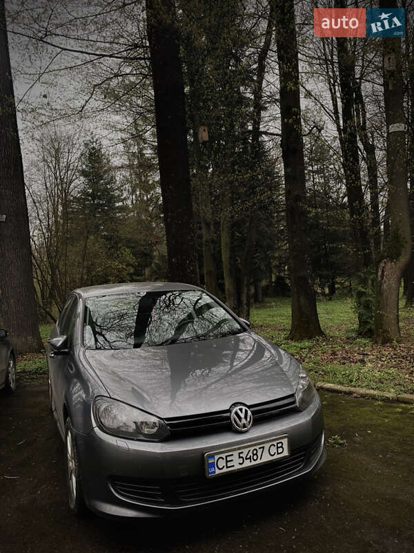 Хетчбек Volkswagen Golf 2011 в Сторожинці