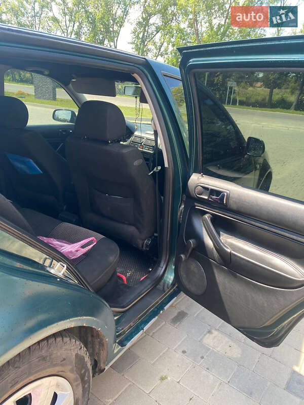 Хетчбек Volkswagen Golf 1998 в Старому Самборі