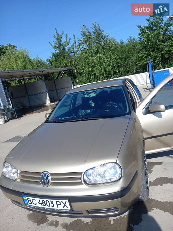 Хетчбек Volkswagen Golf 2003 в Бориславі