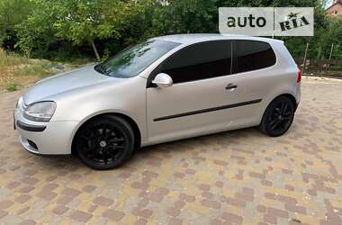 Хетчбек Volkswagen Golf 2004 в Києві