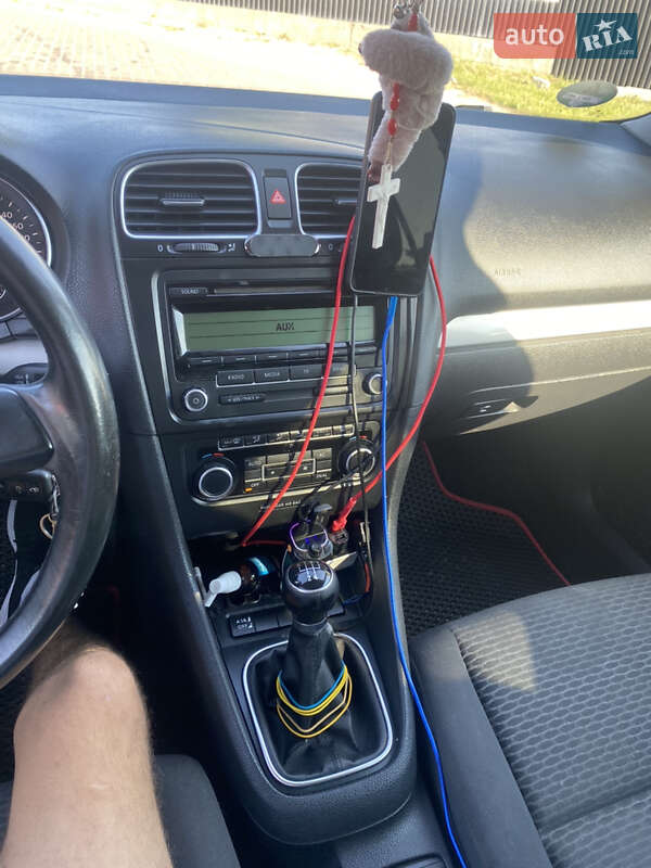 Хэтчбек Volkswagen Golf 2011 в Львове