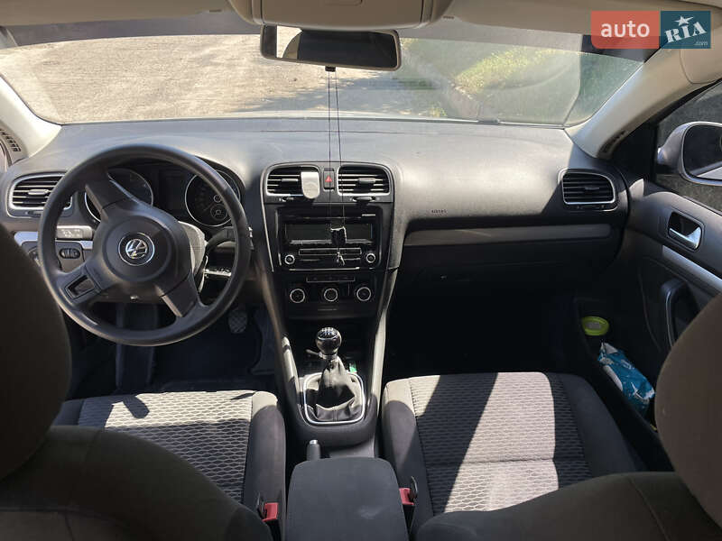 Універсал Volkswagen Golf 2010 в Краснограді