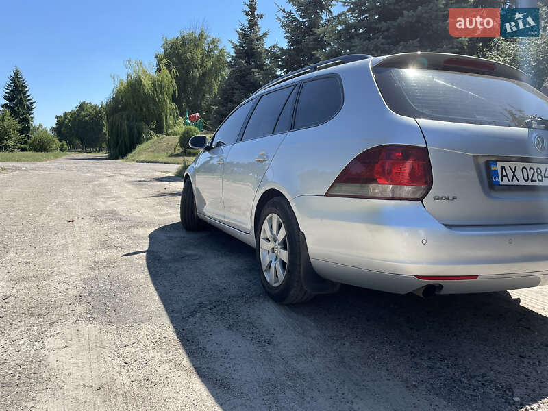 Універсал Volkswagen Golf 2010 в Краснограді