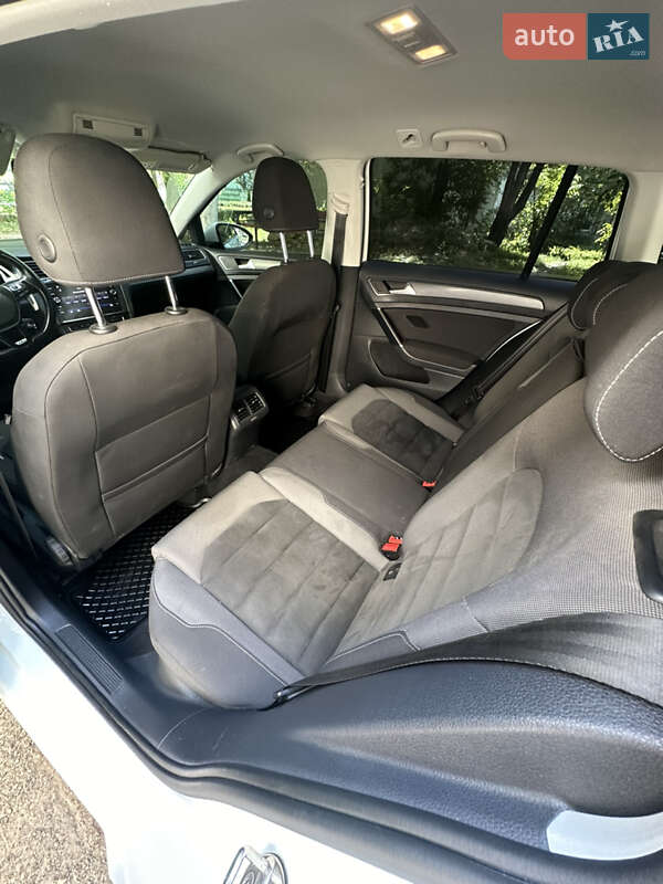 Универсал Volkswagen Golf 2018 в Хотине