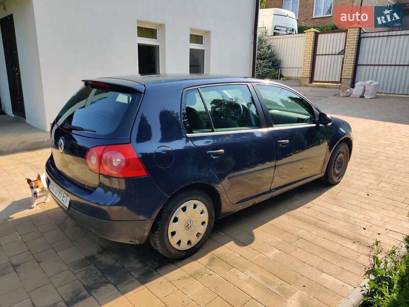 Хэтчбек Volkswagen Golf 2004 в Хмельницком