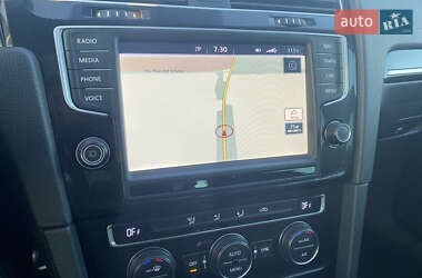 Хэтчбек Volkswagen Golf 2015 в 