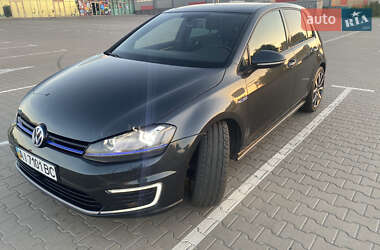 Хэтчбек Volkswagen Golf 2015 в 