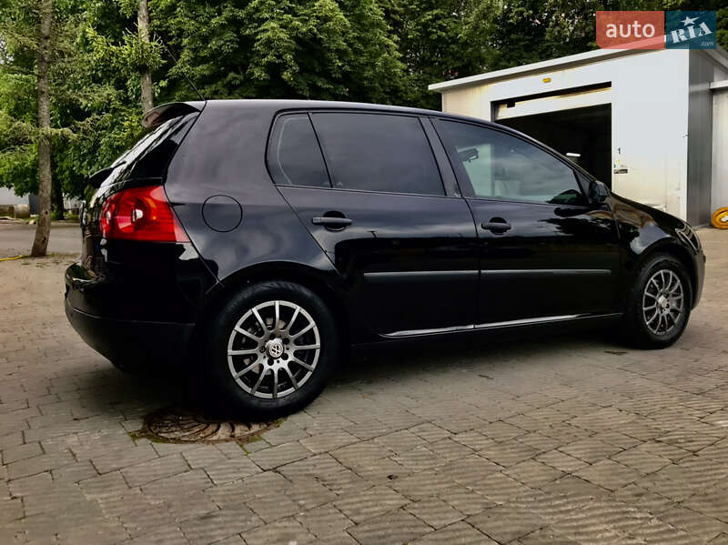 Хэтчбек Volkswagen Golf 2006 в Тернополе
