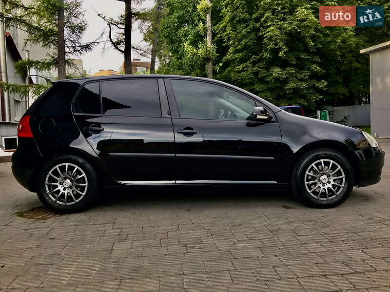 Хэтчбек Volkswagen Golf 2006 в Тернополе