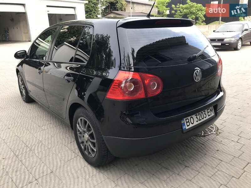 Хэтчбек Volkswagen Golf 2006 в Тернополе