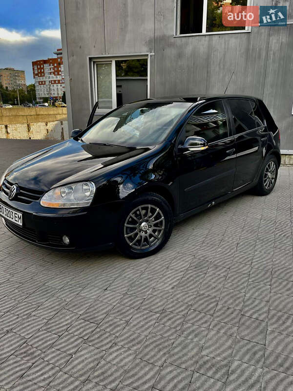 Хэтчбек Volkswagen Golf 2006 в Тернополе