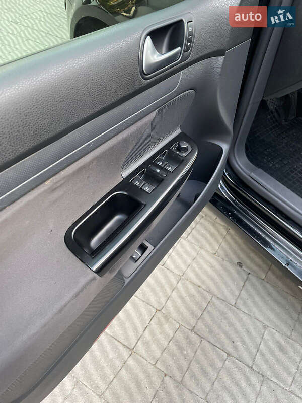 Хэтчбек Volkswagen Golf 2006 в Тернополе