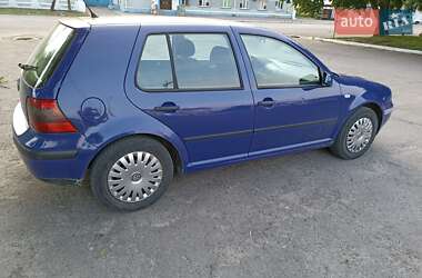 Хетчбек Volkswagen Golf 2002 в Гощі